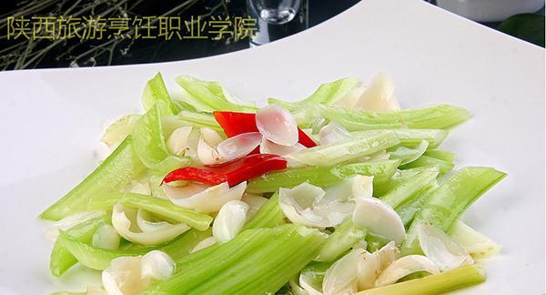 西芹百合怎么炒菜好吃又营养（精选西芹百合的多种烹饪方法与营养成分）  第3张